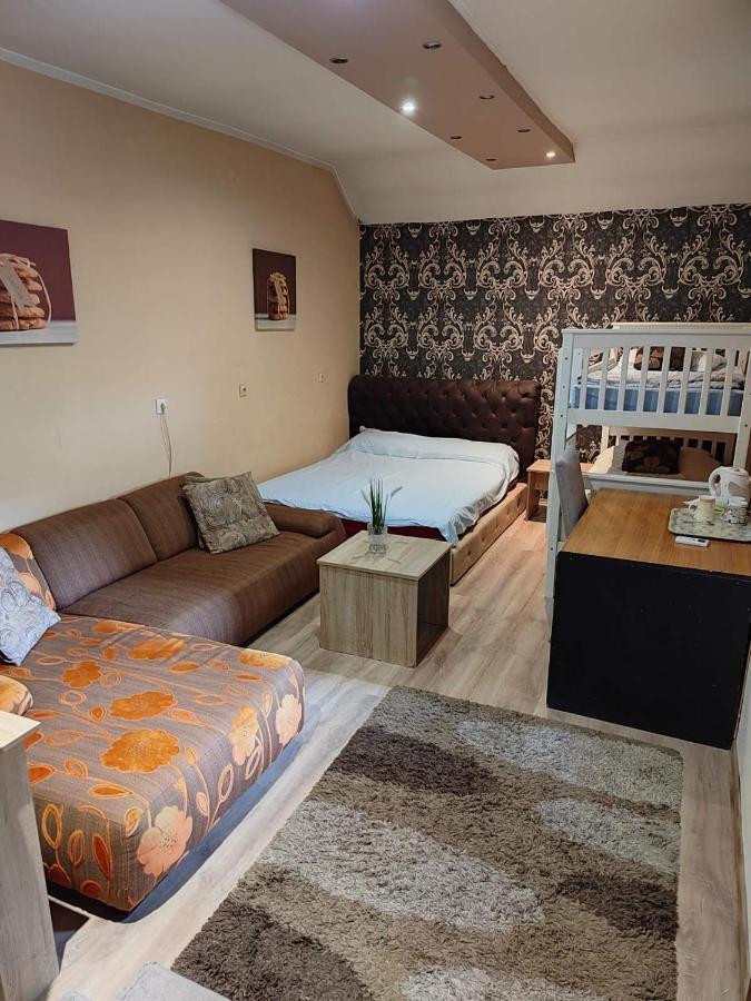 Guest House Maja Нови-Сад Экстерьер фото