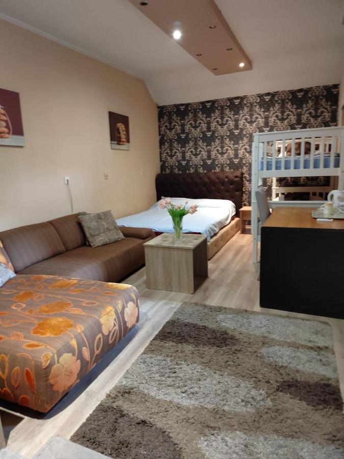 Guest House Maja Нови-Сад Экстерьер фото