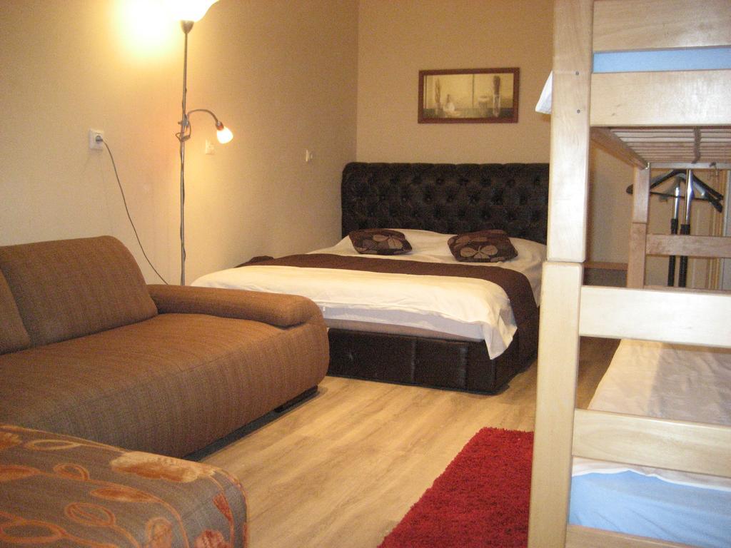Guest House Maja Нови-Сад Экстерьер фото