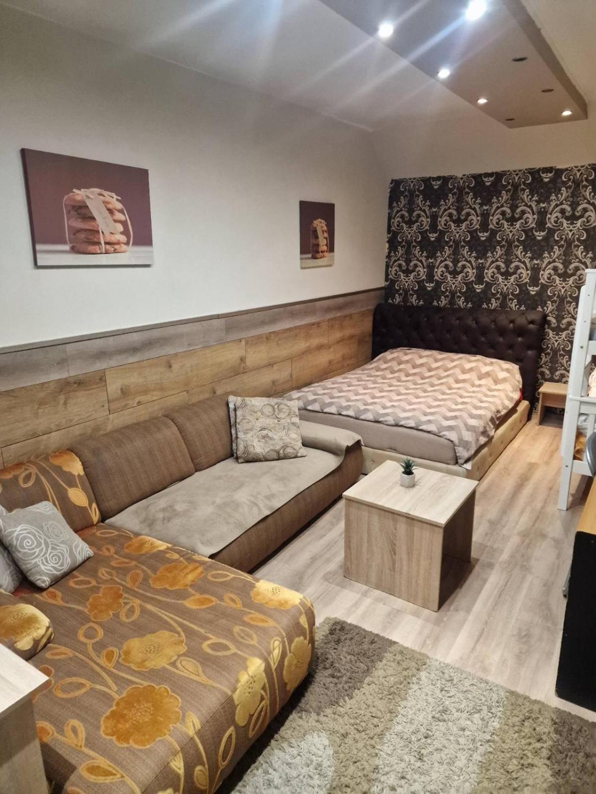 Guest House Maja Нови-Сад Экстерьер фото